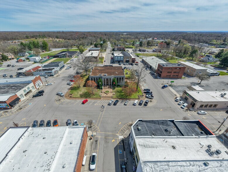 More Photos Of 108 W Walnut St, Smithville Restaurant For Sale