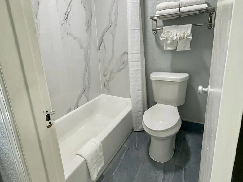 More Photos Of 900 N Main Ave, San Antonio Hotel For Sale