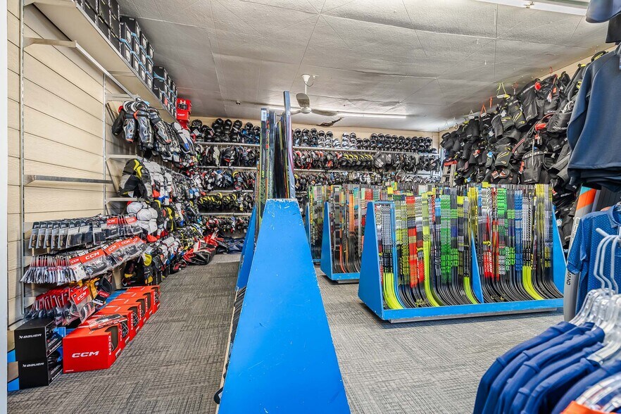 More Photos Of 4901 49 ave, Lloydminster Storefront For Sale