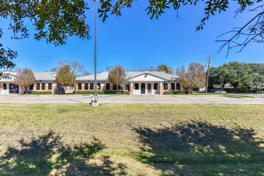 More Photos Of 5751 Blythewood St, Houston Unknown For Lease