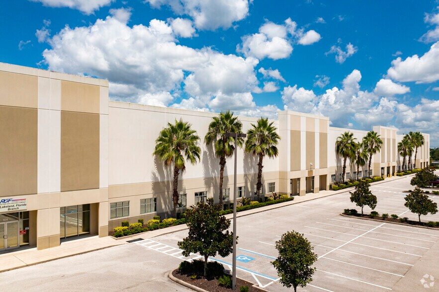 More Photos Of 2850 Interstate Dr, Lakeland Industrial For Lease