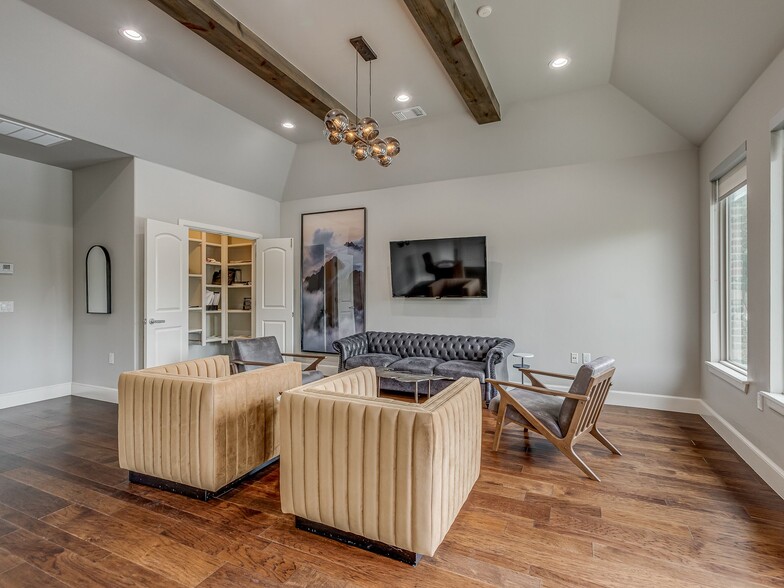 More Photos Of 2232 Bridgeview Blvd, Edmond Office Residential For Lease