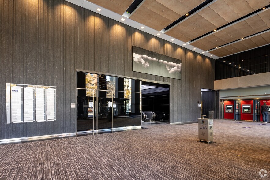 More Photos Of 500 Pl D'armes, Montréal Coworking Space