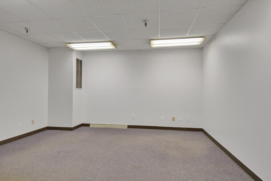 More Photos Of 1431 N 2nd St, Wisconsin Rapids Office For Sale