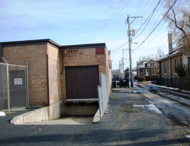 More Photos Of 4507-4511 W Belmont Ave, Chicago Distribution For Sale