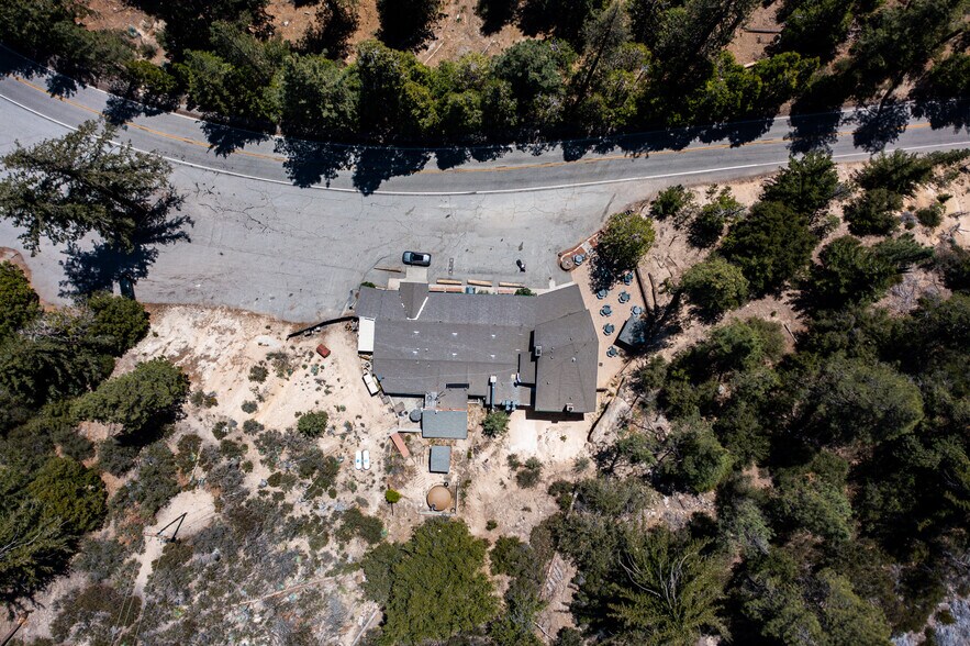 More Photos Of CA-2, La Cañada Flintridge General Retail For Sale