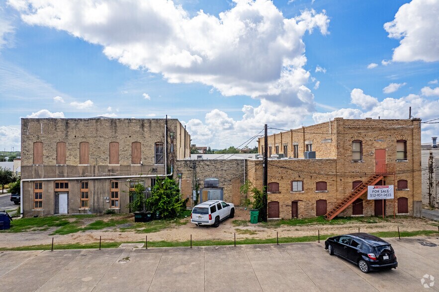 More Photos Of 119-121 E 3rd St, Taylor Freestanding For Sale