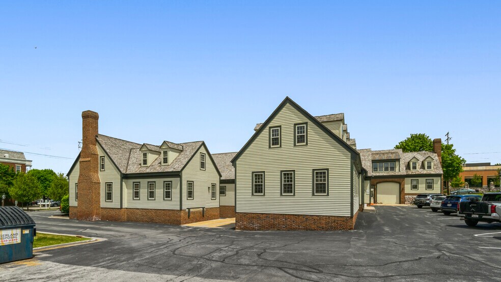 More Photos Of 528 Wells St, Delafield Storefront Retail Office For Sale