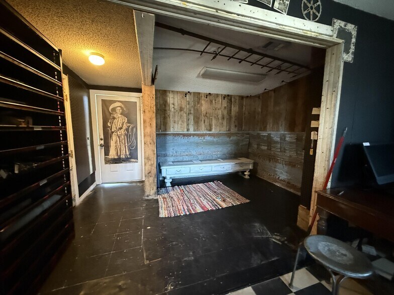 More Photos Of 15 Main St, Mammoth Spring Office For Sale