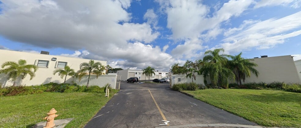 More Photos Of 13977-13981 SW 140th St, Miami Light Distribution For Sale