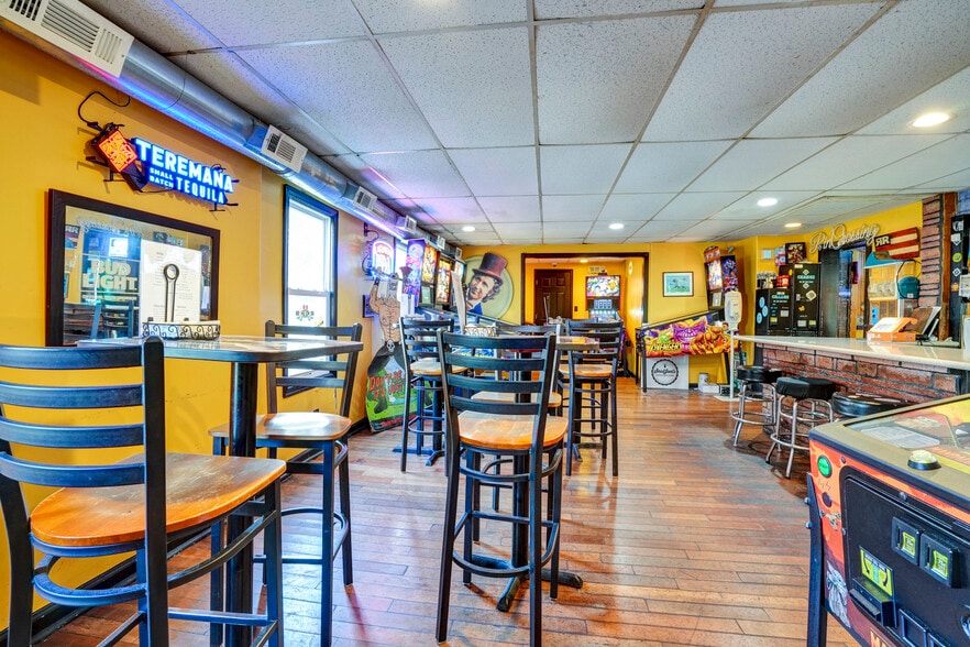 More Photos Of 36 Railroad St, Linfield Restaurant For Sale