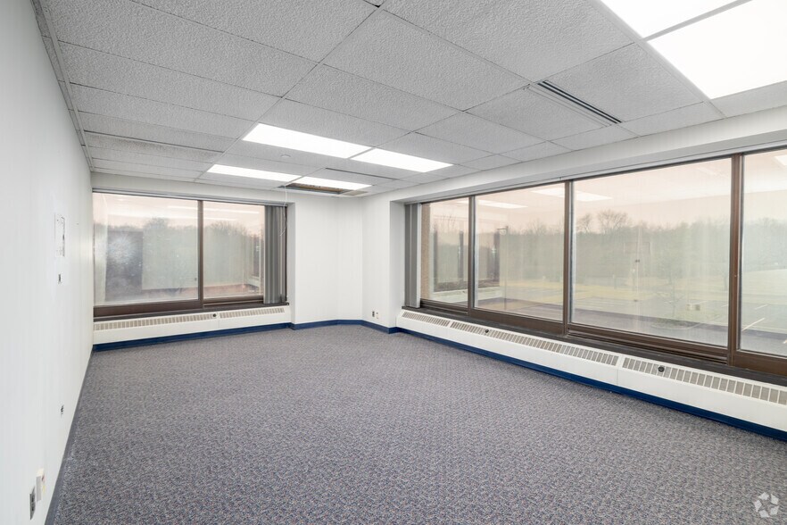 More Photos Of 53 Frontage Rd, Hampton Office For Sale