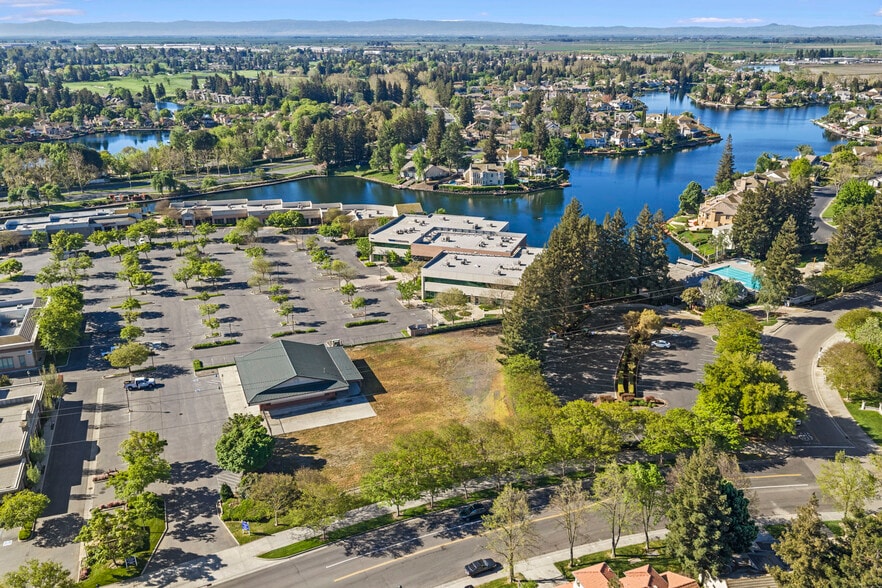 More Photos Of 3404 Shadowbrook Dr, Stockton Storefront Retail Office For Lease
