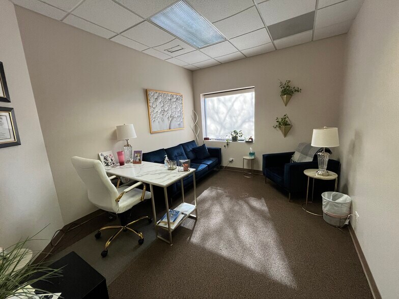 More Photos Of 919 N Plum Grove Rd, Schaumburg Office For Sale