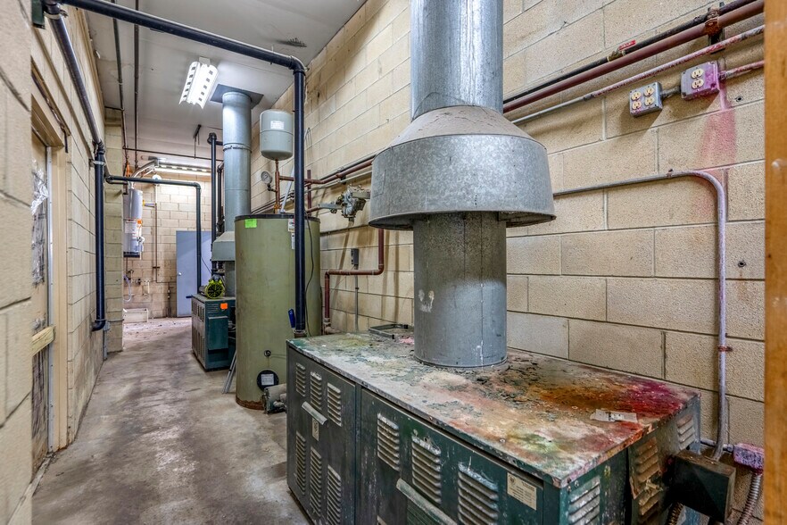 More Photos Of 7300 Lewis Ave, Temperance Carwash For Sale