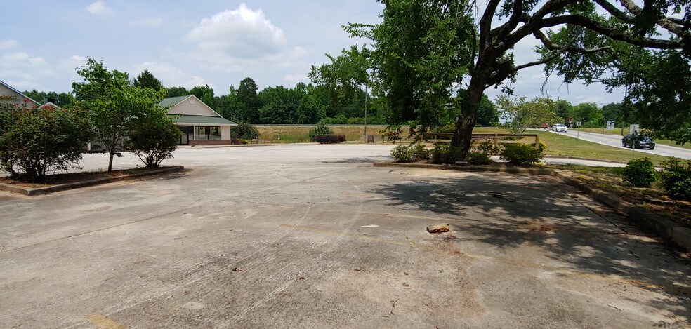 More Photos Of 386 Highway 82 S, Jefferson Restaurant For Sale