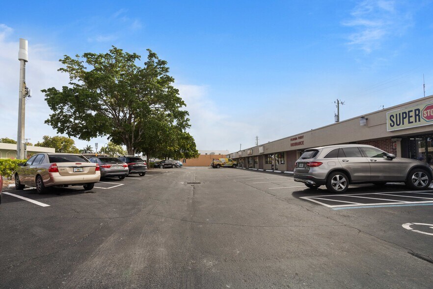 More Photos Of 2101-2109 N Dixie Hwy, Lake Worth Restaurant For Sale