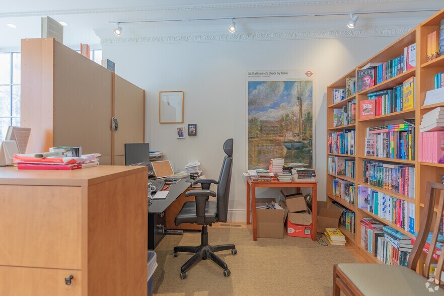 More Photos Of 386 Huron St, Toronto Storefront Retail Office For Lease