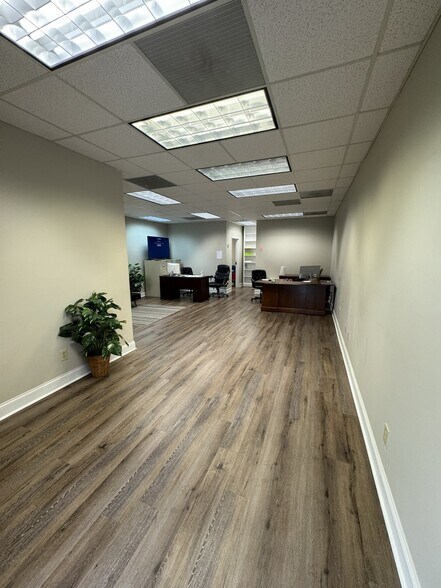 More Photos Of 5651 Whitesville Rd, Columbus Office For Sale