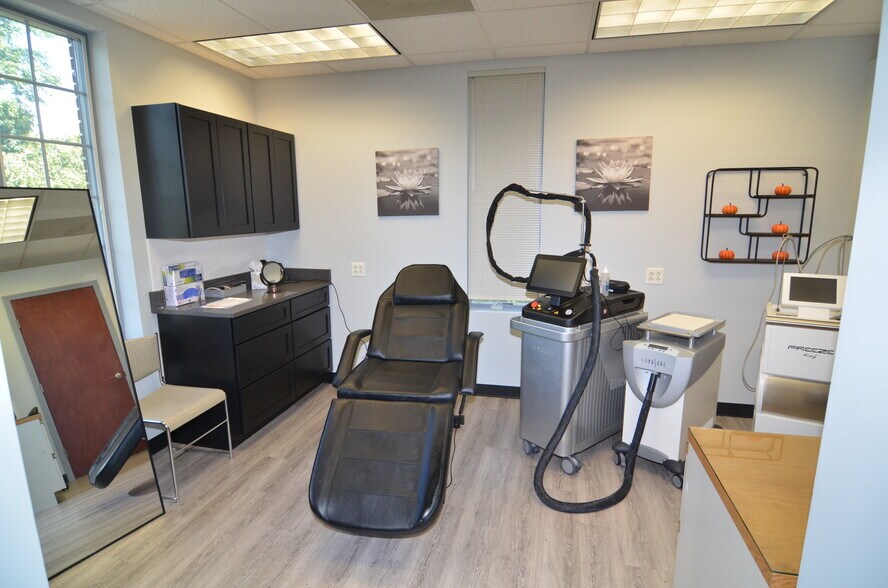 More Photos Of 611 Courtyard Dr, Hillsborough Medical For Sale