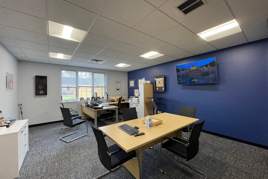 More Photos Of 17 Berkshire Rd, Newtown Office For Sale