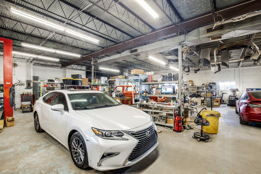 More Photos Of 301 E Walnut St, Garland Warehouse For Sale