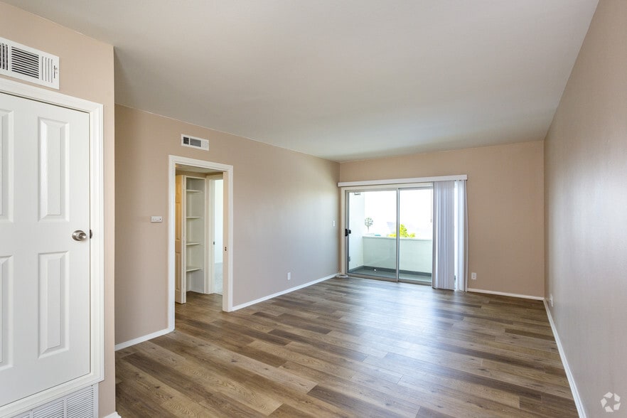 More Photos Of 1214 N Clark St, West Hollywood Apartments For Sale