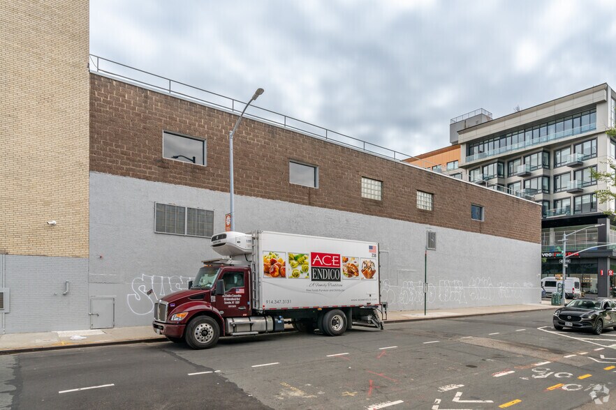More Photos Of 73 Kent Ave, Brooklyn Warehouse For Sale