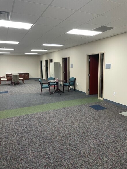 More Photos Of 119 Fairfield Ave, Bellevue Office For Lease