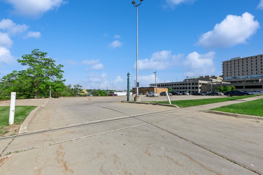 More Photos Of 1203 & 1221 4th Street, Des Moines Land For Sale