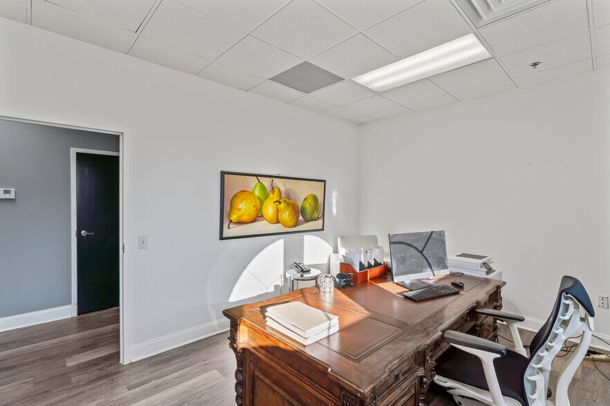 More Photos Of 21165 Whitfield Pl, Sterling Medical For Sale