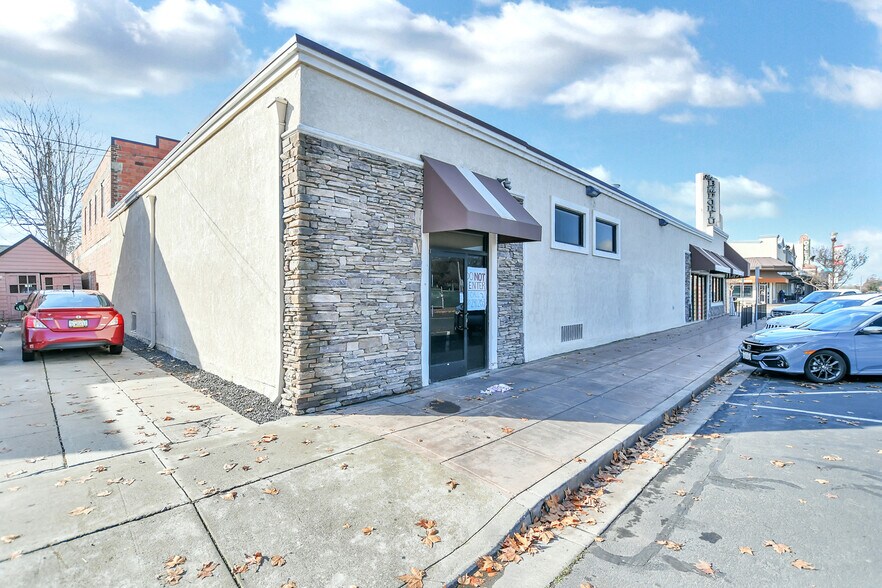 More Photos Of 561 1st St, Brentwood Storefront Retail Office For Sale
