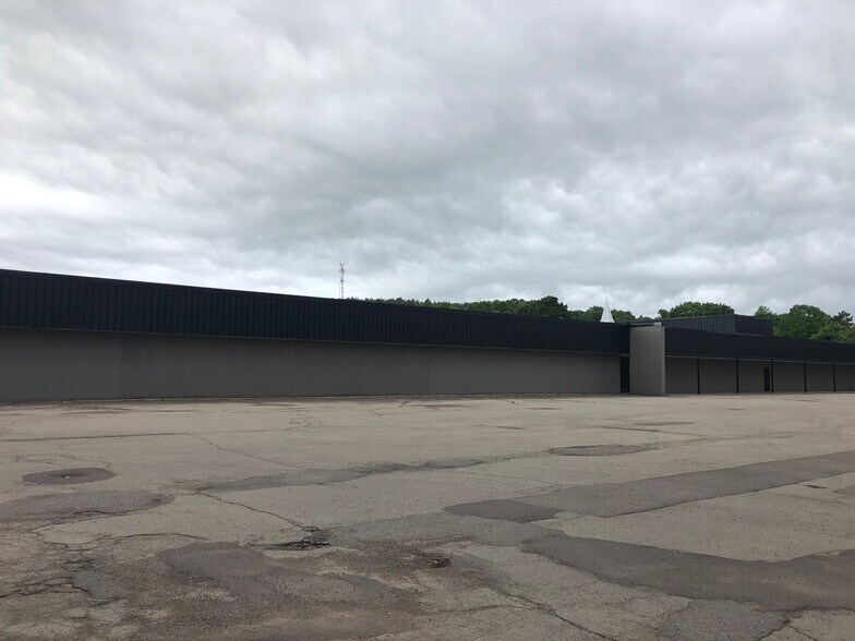 More Photos Of 33 Winter St, Sussex General Retail For Lease