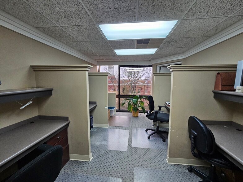 More Photos Of 113 W Public Sq, Glasgow Office For Sale