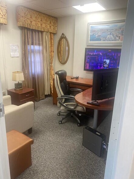 More Photos Of 1835 Forest Dr, Annapolis Office For Sale