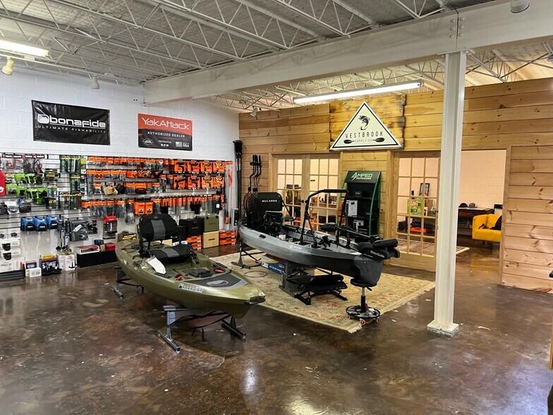 More Photos Of 1240 Chattahoochee Ave, Atlanta Flex For Lease