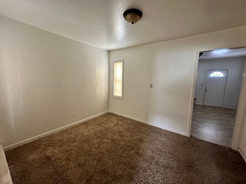 More Photos Of 1831 N C St, Elwood Apartments For Sale