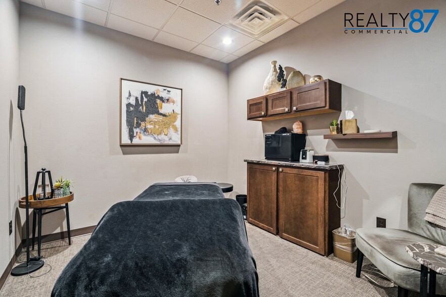 More Photos Of 2931 7th Ave, Marion General Retail For Lease