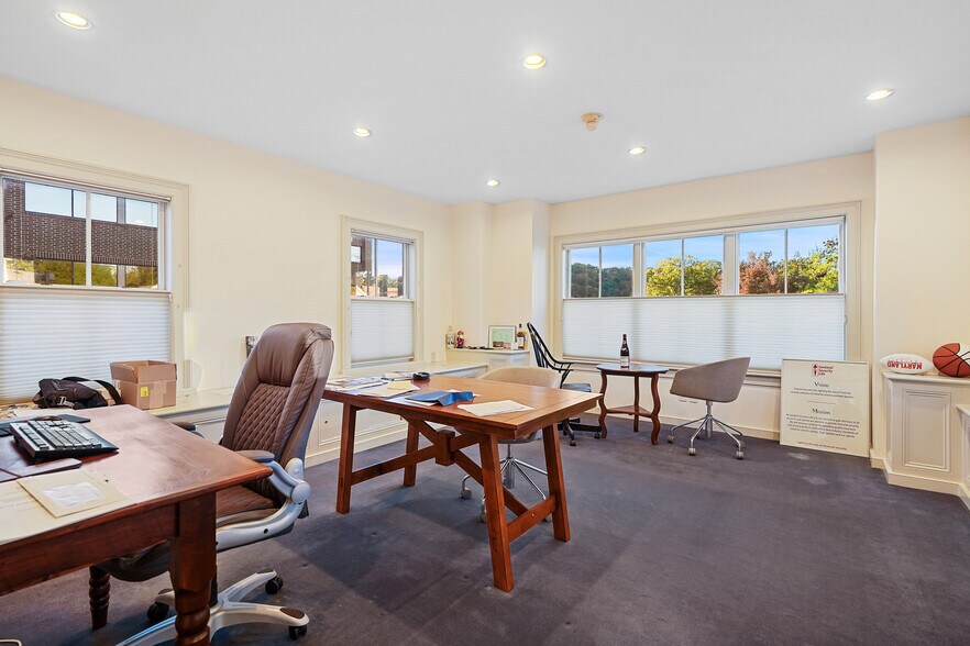 More Photos Of 413-415 Bedford Rd, Pleasantville Office For Sale