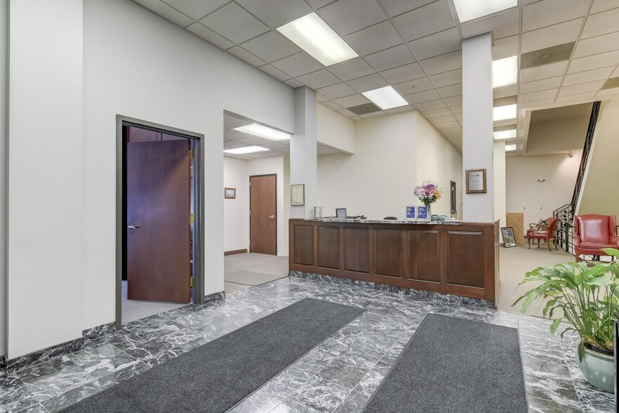 More Photos Of 200 S 6th St, Springfield Office For Lease