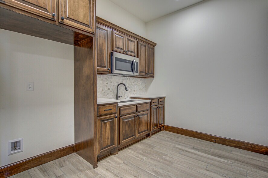 More Photos Of 1301 Magnolia Ct, Moore Office For Lease