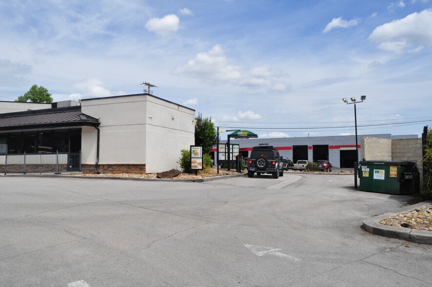 More Photos Of 10244 Kingston Pike, Knoxville Restaurant For Sale