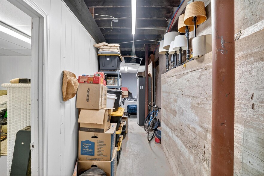 More Photos Of 33 W Olive St, Aurora General Retail For Sale