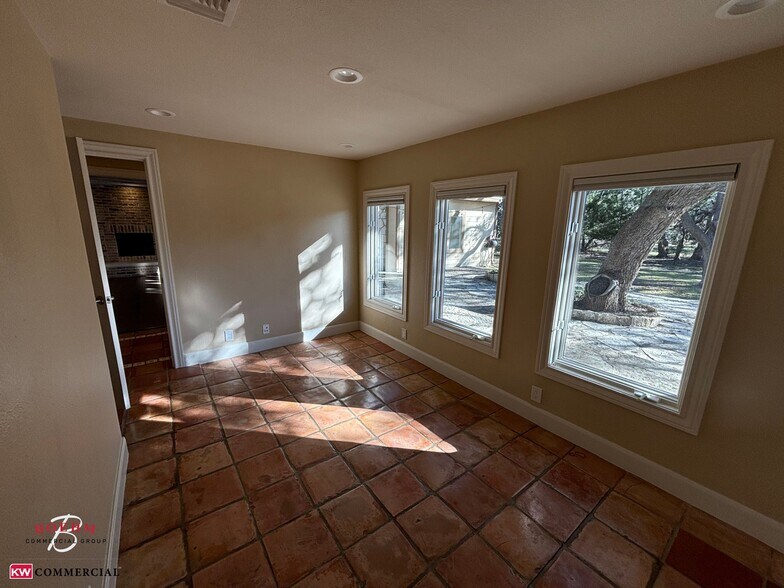 More Photos Of 39 Scenic Loop Rd, Boerne Office Residential For Lease