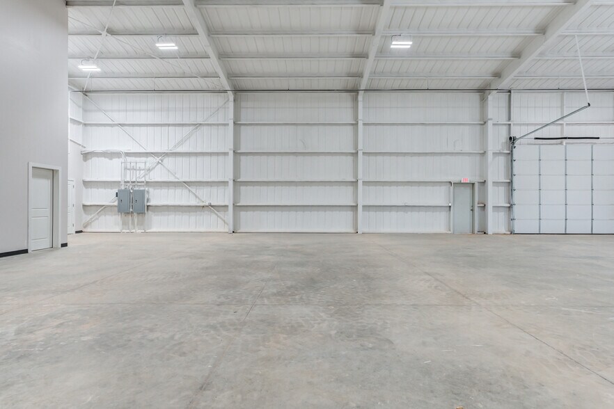 More Photos Of 3216 116th st, Lubbock Warehouse For Sale