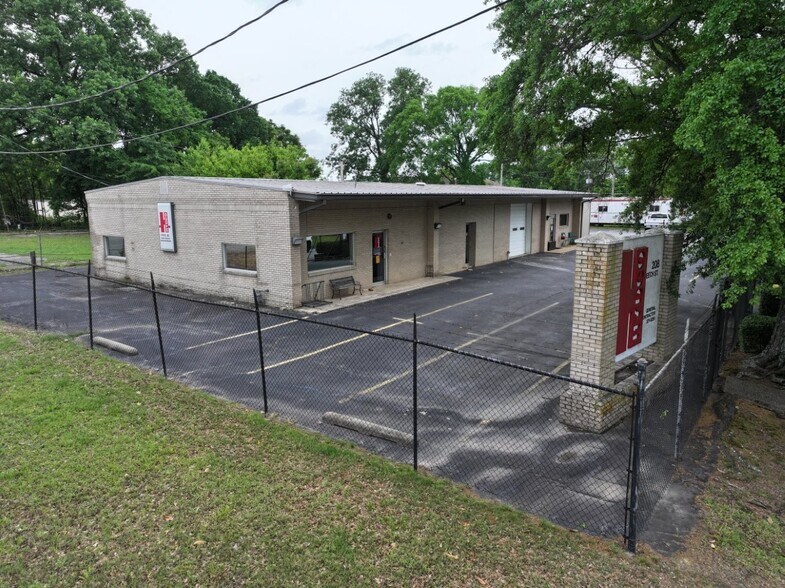 More Photos Of 208 Beech St, North Little Rock Office For Sale