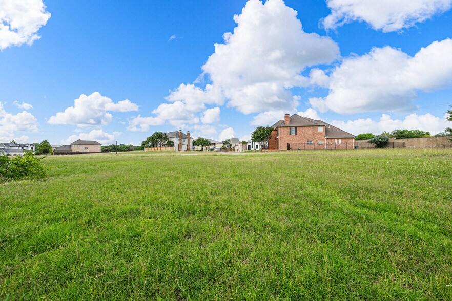 More Photos Of The Enclave, Waco Land For Sale