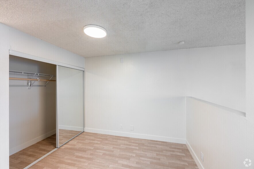 More Photos Of 557 Sierra Vista Dr, Las Vegas Apartments For Sale