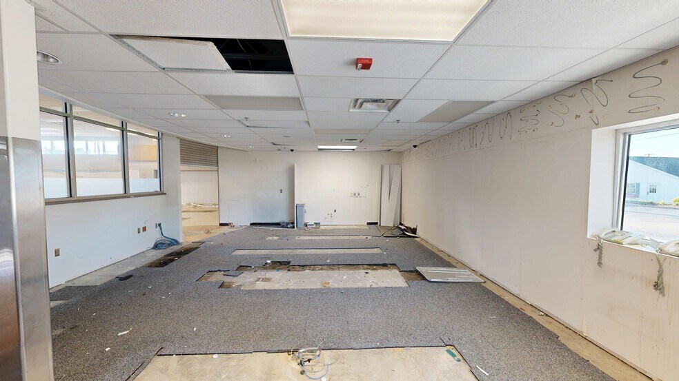 More Photos Of 14941 South Ave, Columbiana General Retail For Sale