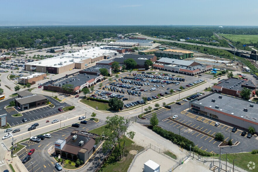More Photos Of 405-495 Lake Cook Rd, Deerfield Storefront For Lease